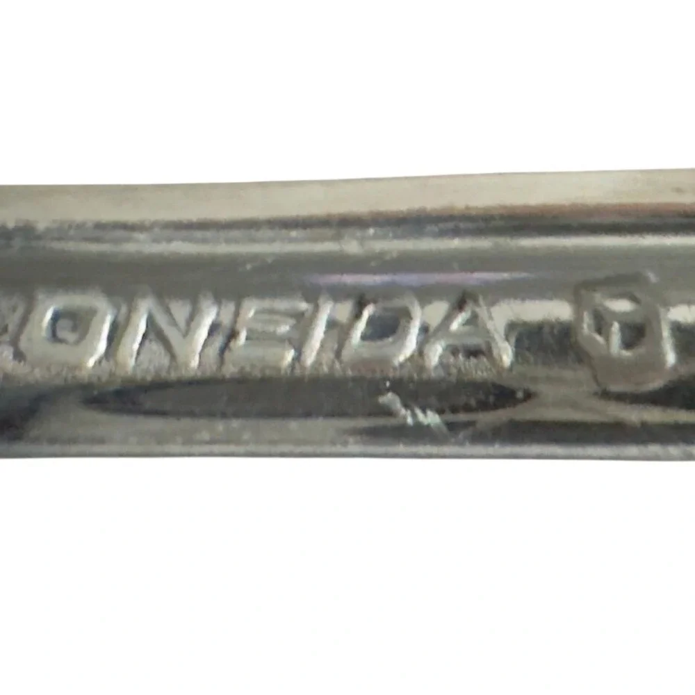 Oneida Stainless Steel Cold Meat Serving‎ Fork Scalloped Handle 8.5 Inch Silver
